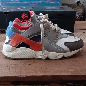 Nike Air Huarache - sand/brown/orange, size M 9.5